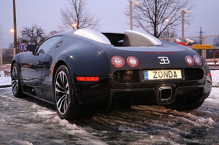 Vairāk nekā vienu miljonu vērtais «Bugatti Veyron» nespēj iziet tehnisko apskati Rīgā, jo šīm vairāk nekā 1000 zirgspēku jaudīgajam modelim no ražotāj 189933