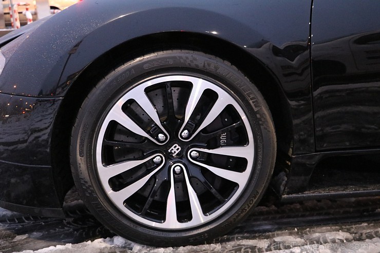 Vairāk nekā vienu miljonu vērtais «Bugatti Veyron» nespēj iziet tehnisko apskati Rīgā, jo šīm vairāk nekā 1000 zirgspēku jaudīgajam modelim no ražotāj Vairāk nekā vienu miljonu vērtais «Bugatti Veyron» nespēj iziet tehnisko apskati Rīgā, jo šīm vairāk nekā 1000 zirgspēku jaudīgajam modelim no ražotāj 189936