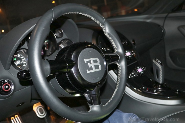 Vairāk nekā vienu miljonu vērtais «Bugatti Veyron» nespēj iziet tehnisko apskati Rīgā, jo šīm vairāk nekā 1000 zirgspēku jaudīgajam modelim no ražotāj Vairāk nekā vienu miljonu vērtais «Bugatti Veyron» nespēj iziet tehnisko apskati Rīgā, jo šīm vairāk nekā 1000 zirgspēku jaudīgajam modelim no ražotāj 189946