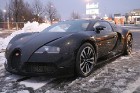 Vairāk nekā vienu miljonu vērtais «Bugatti Veyron» nespēj iziet tehnisko apskati Rīgā, jo šīm vairāk nekā 1000 zirgspēku jaudīgajam modelim no ražotāj 8