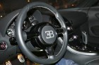 Vairāk nekā vienu miljonu vērtais «Bugatti Veyron» nespēj iziet tehnisko apskati Rīgā, jo šīm vairāk nekā 1000 zirgspēku jaudīgajam modelim no ražotāj 17