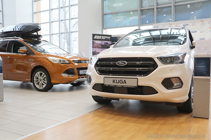 Travelnews.lv redakcija iepazīst testa braucienos trīs «Ford» modeļus - Mondeo, Edge un Kuga 190112