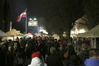 Ogres Ziemassvētku tirdziņš pulcē lielu apmeklētāju skaitu nakts tumsā 44