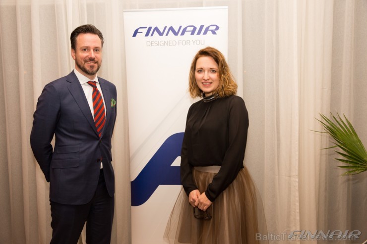 Oficiālā Santa Klausa aviokompānija «Finnair» nosvin Ziemassvetku vakaru aģentiem 190609