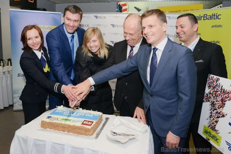 Rīgā ierodās «airBaltic» pasažiere, uzstādot jaunu rekordu - 5390000 apkalpotu klientu 190743