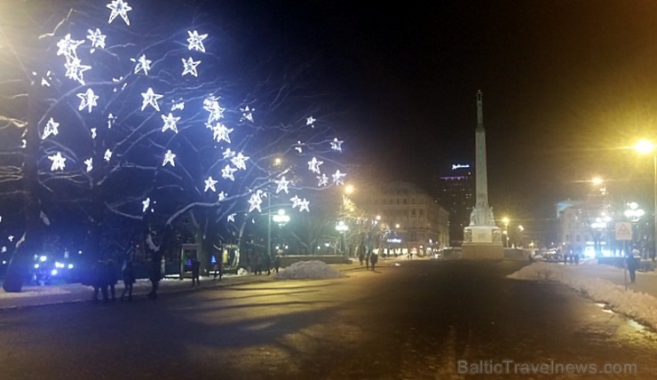 Rīga nakts gaismas pievilina pilsētas viesus un izklaidē rīdziniekus 190957