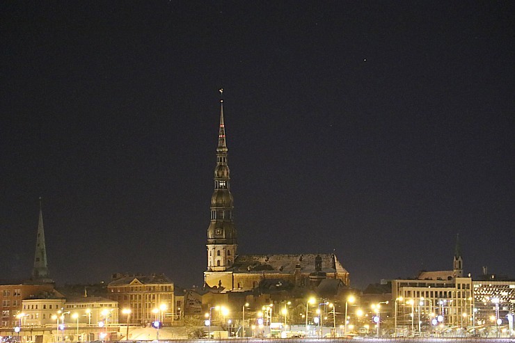 Rīga nakts gaismas pievilina pilsētas viesus un izklaidē rīdziniekus 190965