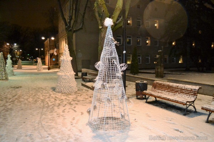 Daugavpils iedzīvotājus priecē sniegbalti skati 191015