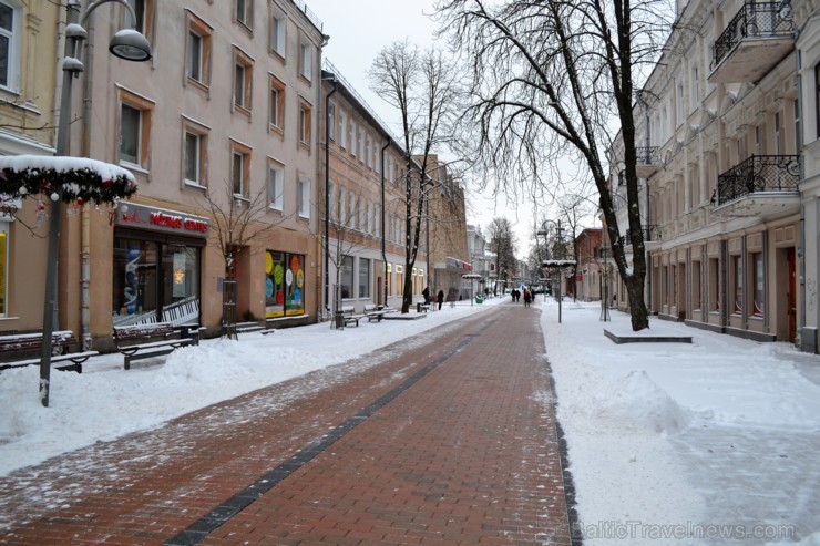 Daugavpils iedzīvotājus priecē sniegbalti skati 191018