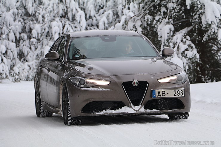 Travelnews.lv redakcija 3 dienas apceļo Vidzemi ar jauno Alfa Romeo Giulia 2.2 180 MJet AT Super 191132