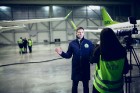 Aplūko, kā notiek Latvijas lidsabiedrības «airBaltic» Bombardier CS300 lidmašīnas nakts tehniskā apkope 8