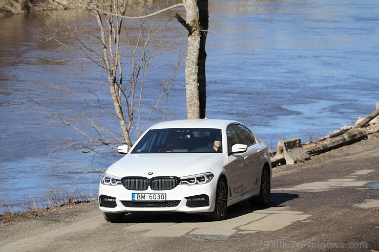 Travelnews.lv redakcija apceļo Vidzemi ar jauno BMW 530d XDrive