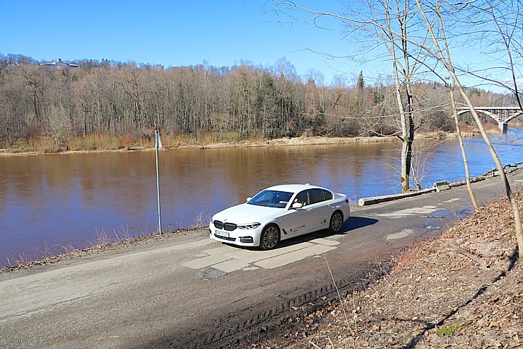 Travelnews.lv redakcija apceļo Vidzemi ar jauno BMW 530d XDrive 194153