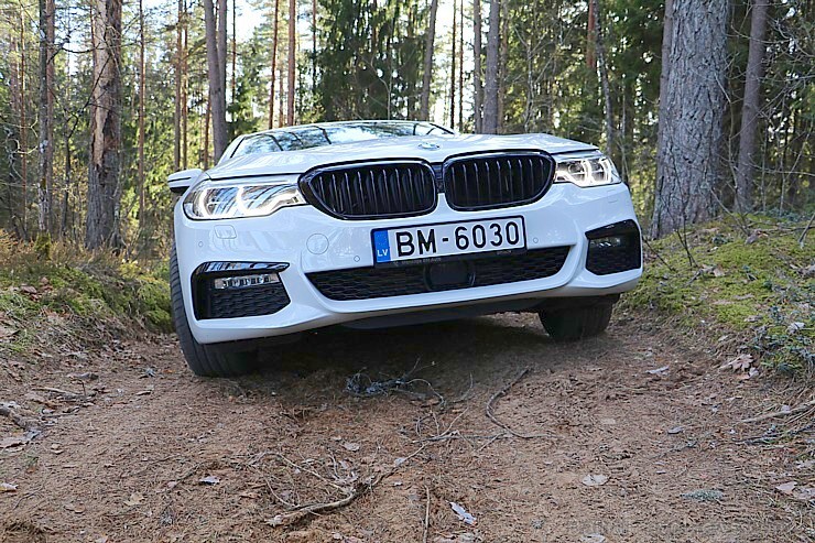 Travelnews.lv redakcija apceļo Vidzemi ar jauno BMW 530d XDrive