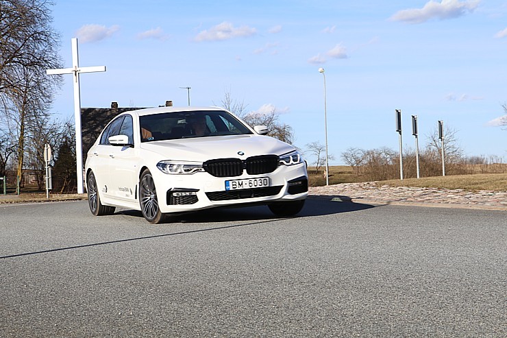 Travelnews.lv redakcija apceļo Vidzemi ar jauno BMW 530d XDrive