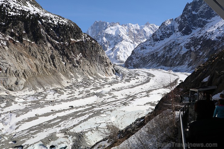 Travelnews.lv ar kalnu vilcienu dodas apskatīt Francijas lielāko Alpu ledāju - Mer de Glace. Atbalsta: Club Med Travelnews.lv ar kalnu vilcienu dodas apskatīt Francijas lielāko Alpu ledāju - Mer de Glace. Atbalsta: Club Med 194427