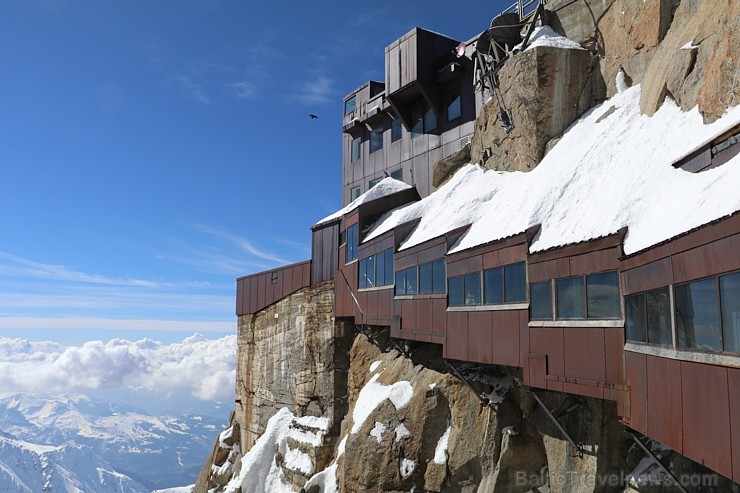Travelnews.lv redakcija apmeklē 3 842 metru augsto Alpu virsotni «Aiguille du Midi». Atbalsta: Club Med 194548