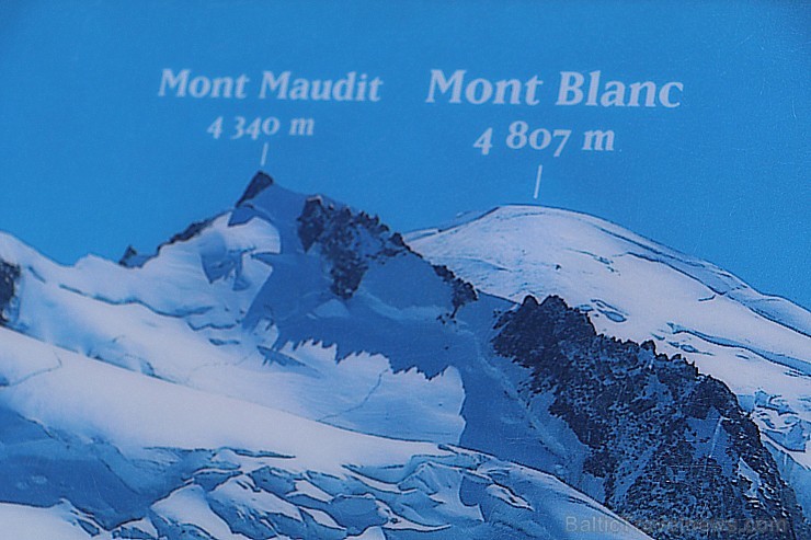 Travelnews.lv redakcija apmeklē 3 842 metru augsto Alpu virsotni «Aiguille du Midi». Atbalsta: Club Med 194550