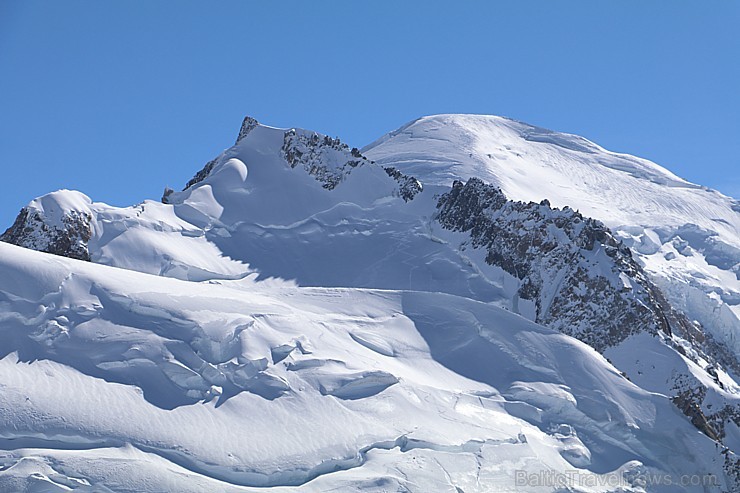 Travelnews.lv redakcija apmeklē 3 842 metru augsto Alpu virsotni «Aiguille du Midi». Atbalsta: Club Med 194551