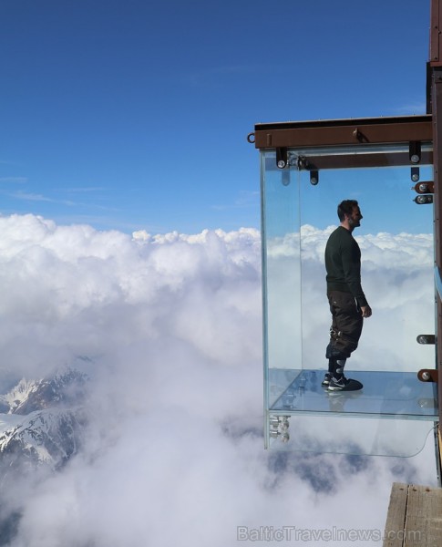 Travelnews.lv redakcija apmeklē 3 842 metru augsto Alpu virsotni «Aiguille du Midi». Atbalsta: Club Med 194552