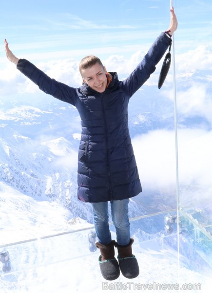 Travelnews.lv redakcija apmeklē 3 842 metru augsto Alpu virsotni «Aiguille du Midi». Atbalsta: Club Med 194555