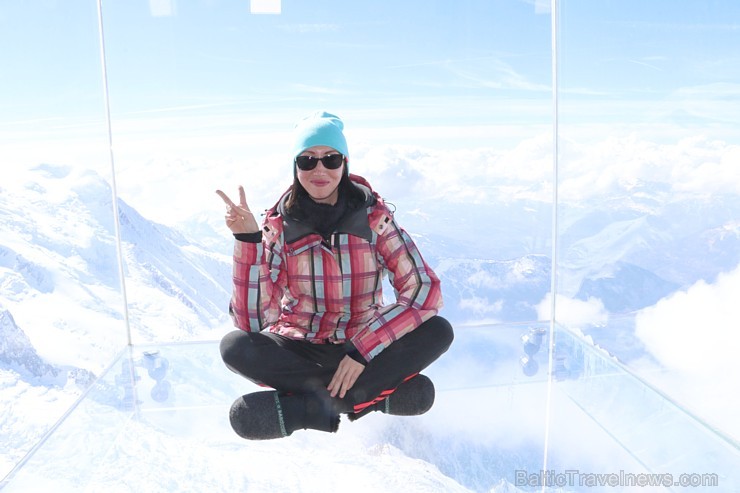 Travelnews.lv redakcija apmeklē 3 842 metru augsto Alpu virsotni «Aiguille du Midi». Atbalsta: Club Med 194556