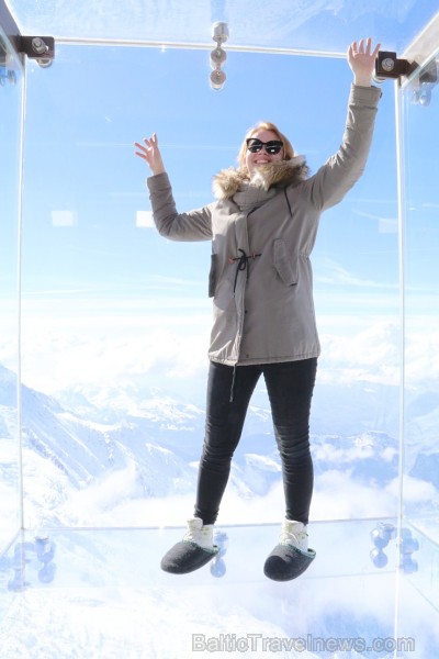 Travelnews.lv redakcija apmeklē 3 842 metru augsto Alpu virsotni «Aiguille du Midi». Atbalsta: Club Med 194557