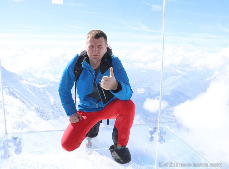 Travelnews.lv redakcija apmeklē 3 842 metru augsto Alpu virsotni «Aiguille du Midi». Atbalsta: Club Med 194558