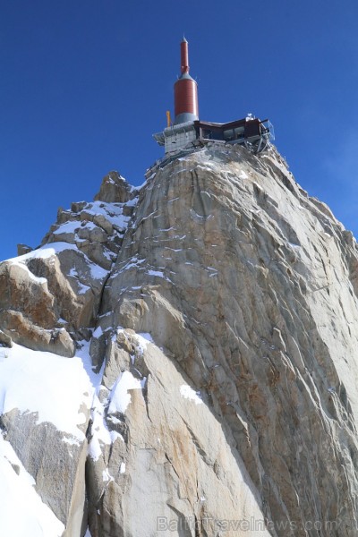 Travelnews.lv redakcija apmeklē 3 842 metru augsto Alpu virsotni «Aiguille du Midi». Atbalsta: Club Med 194563