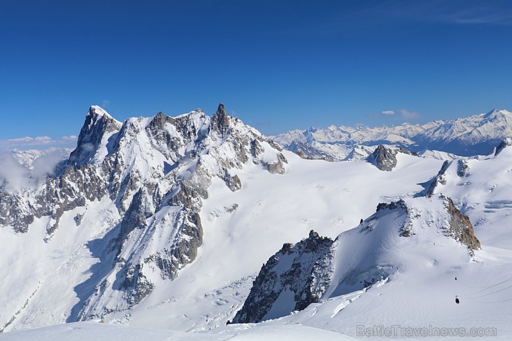 Travelnews.lv redakcija apmeklē 3 842 metru augsto Alpu virsotni «Aiguille du Midi». Atbalsta: Club Med 194566