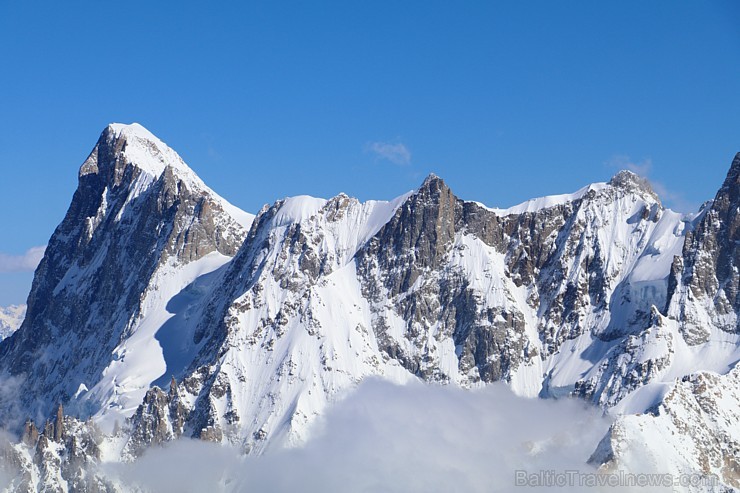 Travelnews.lv redakcija apmeklē 3 842 metru augsto Alpu virsotni «Aiguille du Midi». Atbalsta: Club Med 194567