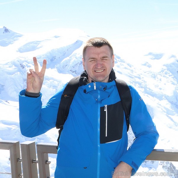 Travelnews.lv redakcija apmeklē 3 842 metru augsto Alpu virsotni «Aiguille du Midi». Atbalsta: Club Med 194579
