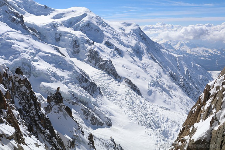 Travelnews.lv redakcija apmeklē 3 842 metru augsto Alpu virsotni «Aiguille du Midi». Atbalsta: Club Med 194588