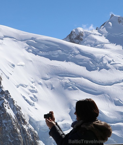 Travelnews.lv redakcija apmeklē 3 842 metru augsto Alpu virsotni «Aiguille du Midi». Atbalsta: Club Med 194592