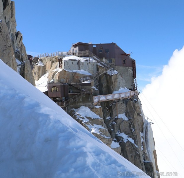 Travelnews.lv redakcija apmeklē 3 842 metru augsto Alpu virsotni «Aiguille du Midi». Atbalsta: Club Med 194593