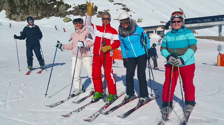 Travelnews.lv redakcija kopā ar «Latvia Tours» izbauda kalnu slēpošanu Alpu kalnos. Atbalsta: Club Med Travelnews.lv redakcija kopā ar «Latvia Tours» izbauda kalnu slēpošanu Alpu kalnos. Atbalsta: Club Med 195023
