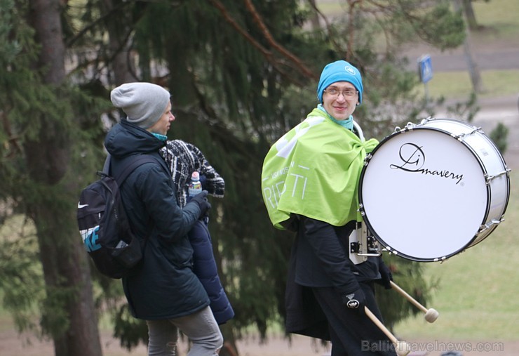 Ogres Zilo kalnu trases sniegā un lietū 15.04.2017 izskrien «Stirnubuks» susuri, vāveres, zaķi, stirnubuki un lūši Ogres Zilo kalnu trases sniegā un lietū 15.04.2017 izskrien «Stirnubuks» susuri, vāveres, zaķi, stirnubuki un lūši 195301