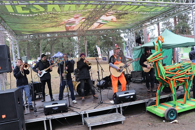 Ogres Zilo kalnu trases sniegā un lietū 15.04.2017 izskrien «Stirnubuks» susuri, vāveres, zaķi, stirnubuki un lūši Ogres Zilo kalnu trases sniegā un lietū 15.04.2017 izskrien «Stirnubuks» susuri, vāveres, zaķi, stirnubuki un lūši 195348