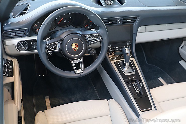 «Porsche Latvija» 28.04.2017 ar garšīgām restorāna «Entresol» uzkodām prezentē ekskluzīvus Porsche modeļus «Porsche Latvija» 28.04.2017 ar garšīgām restorāna «Entresol» uzkodām prezentē ekskluzīvus Porsche modeļus 196100