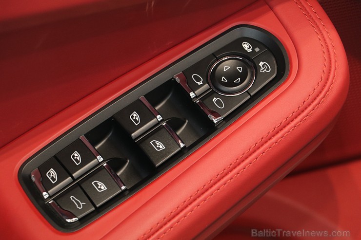 «Porsche Latvija» 28.04.2017 ar garšīgām restorāna «Entresol» uzkodām prezentē ekskluzīvus Porsche modeļus «Porsche Latvija» 28.04.2017 ar garšīgām restorāna «Entresol» uzkodām prezentē ekskluzīvus Porsche modeļus 196106