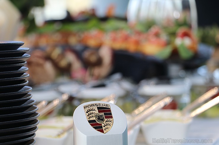 «Porsche Latvija» 28.04.2017 ar garšīgām restorāna «Entresol» uzkodām prezentē ekskluzīvus Porsche modeļus «Porsche Latvija» 28.04.2017 ar garšīgām restorāna «Entresol» uzkodām prezentē ekskluzīvus Porsche modeļus 196108