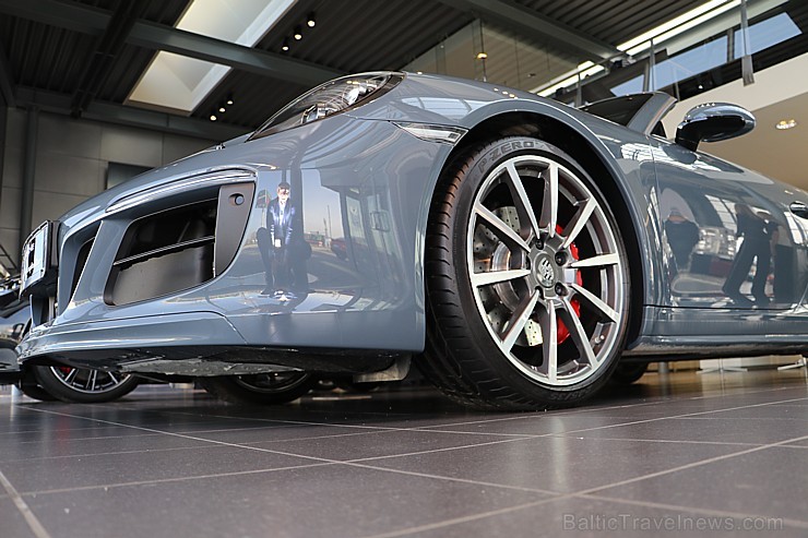 «Porsche Latvija» 28.04.2017 ar garšīgām restorāna «Entresol» uzkodām prezentē ekskluzīvus Porsche modeļus «Porsche Latvija» 28.04.2017 ar garšīgām restorāna «Entresol» uzkodām prezentē ekskluzīvus Porsche modeļus 196142
