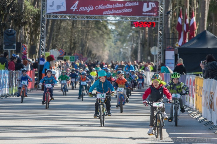 Jūrmalā aizvadīts Neatkarības dienas velobrauciens 196318