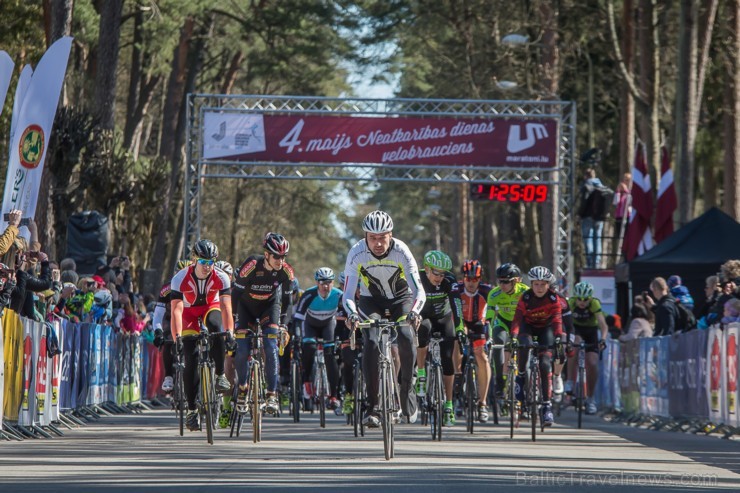 Jūrmalā aizvadīts Neatkarības dienas velobrauciens 196321