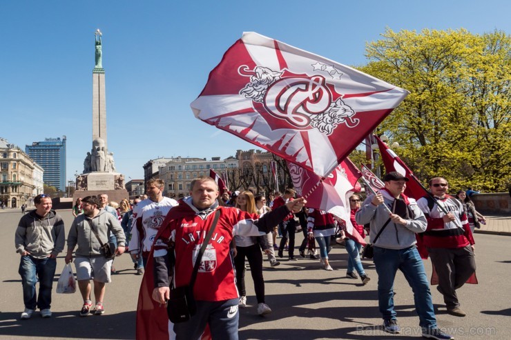 Hokeja fanu mājā Ķīpsalā aktīvi tiek atbalstīta Latvijas hokeja izlase 196538