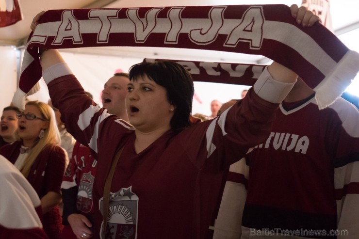 Hokeja fanu mājā Ķīpsalā aktīvi tiek atbalstīta Latvijas hokeja izlase 196587