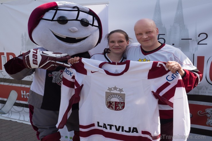 Hokeja fanu mājā Ķīpsalā aktīvi tiek atbalstīta Latvijas hokeja izlase 196588