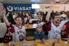 Hokeja fanu mājā Ķīpsalā aktīvi tiek atbalstīta Latvijas hokeja izlase 42