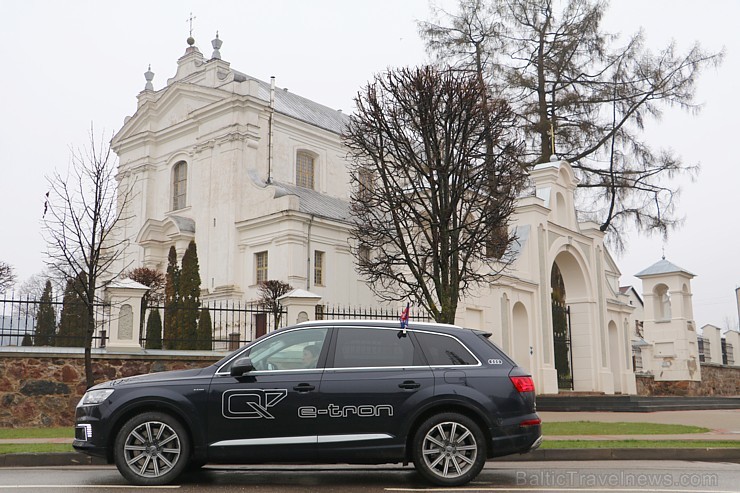 Travelnews.lv redakcija maija svētkos ar jauno un jaudīgo «Audi Q7 e-tron» apceļo Latgali 196842