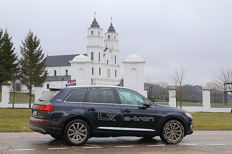 Travelnews.lv redakcija maija svētkos ar jauno un jaudīgo «Audi Q7 e-tron» apceļo Latgali 196860